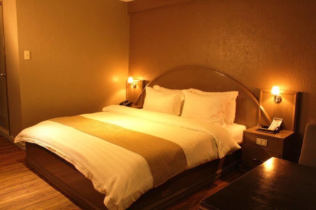 Swagman Hotel Manila Exteriör bild