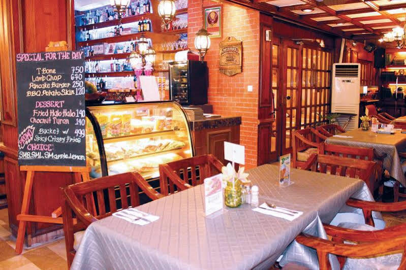 Swagman Hotel Manila Exteriör bild